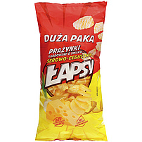 "LAPSY Prazynki karbowane o smaku serowo-cebulowym" Kartoffelsnacks mit Käse- und Zwiebelgeschmack.