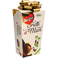 "Frutti di Mare hazelnut" Pralinen aus Schokolade (34%) und weißer Schokolade (9%) mit Haselnusscremefüllung (57%)