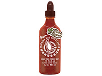 Sriracha Chilisauce mit schwarzem Pfeffer