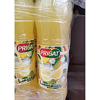 Erfrischungsgetränk "Prigat" mit Orangensaft aus Orangensaftkonzentrat, Zitronensaft aus Zitronensaftkonzentrat und Limettensaft aus Limettensaftkonzentrat.